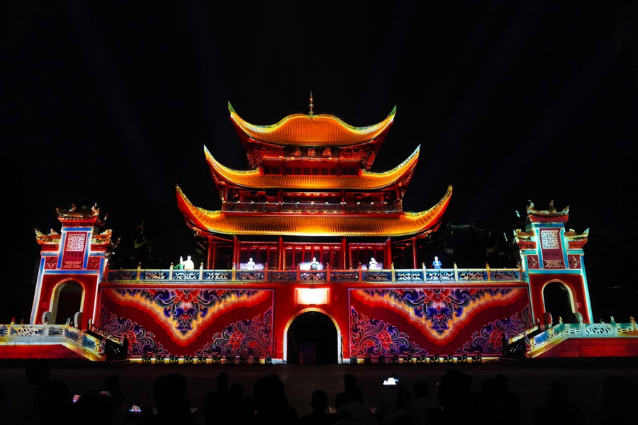媒体代表化身“体验官”夜游岳阳楼，点赞中华文脉新表达封面图